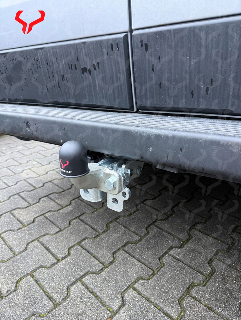Posnetek-zaslona-2025-11-26-082655 Vlečna kljuka na vijake / čelna - Peugeot Boxer (2007-) - slika 1
