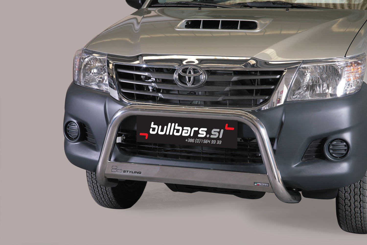 toyota-hi-lux-inox-bull-bar-fi63.jpg EU INOX bull bar fi63 - Toyota Hi lux (2011-2015) - slika 1