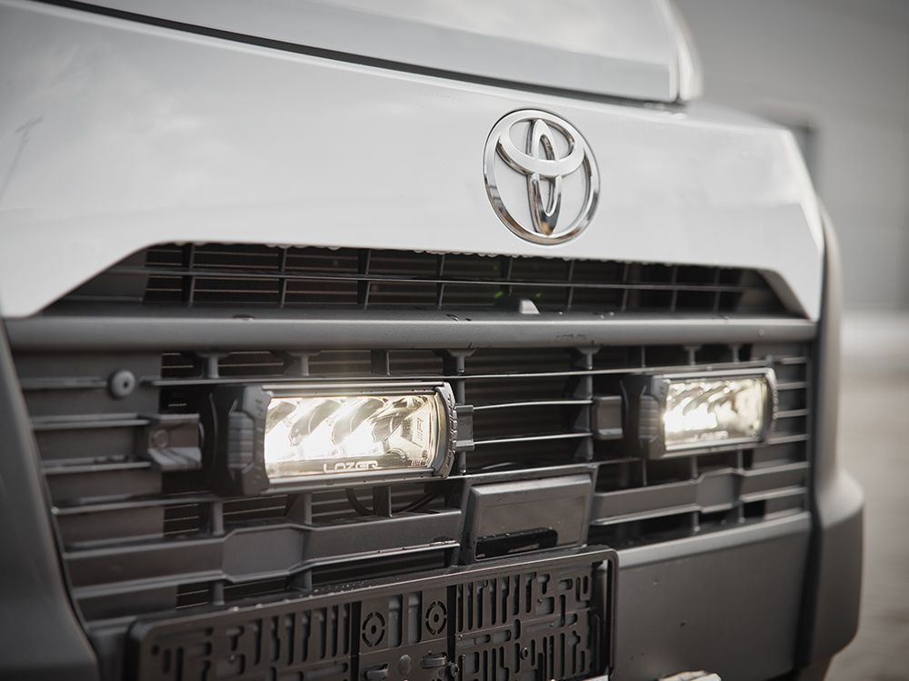 LED dolge luči LAZER Kit – Toyota Proace Max TRIPLE-R 750 z opozorilnimi lučmi (2024-) - slika 7