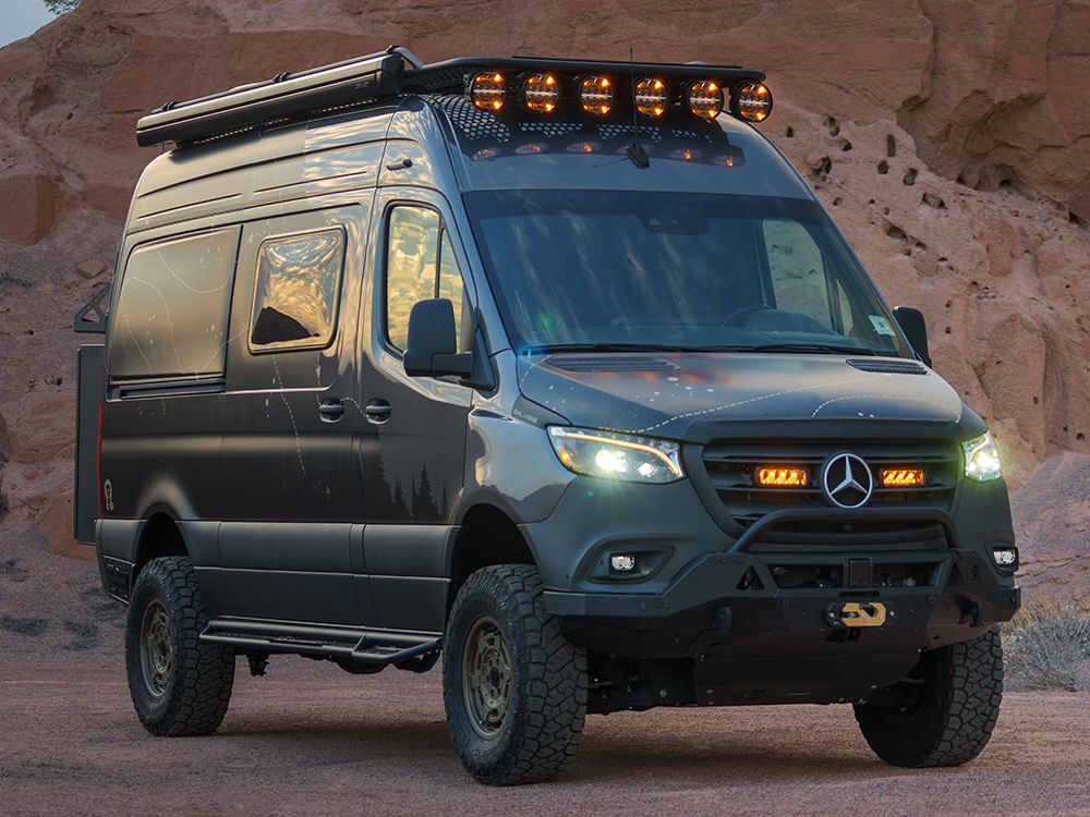 mercedes_sprinter_fog_light_kit_carbon-2_drive_install_image_04_web LED dolge luči LAZER Kit – Mercedes Benz Sprinter Carbon-2 (z dodatno rumeno osvetlitvijo) (2018-) - slika 1