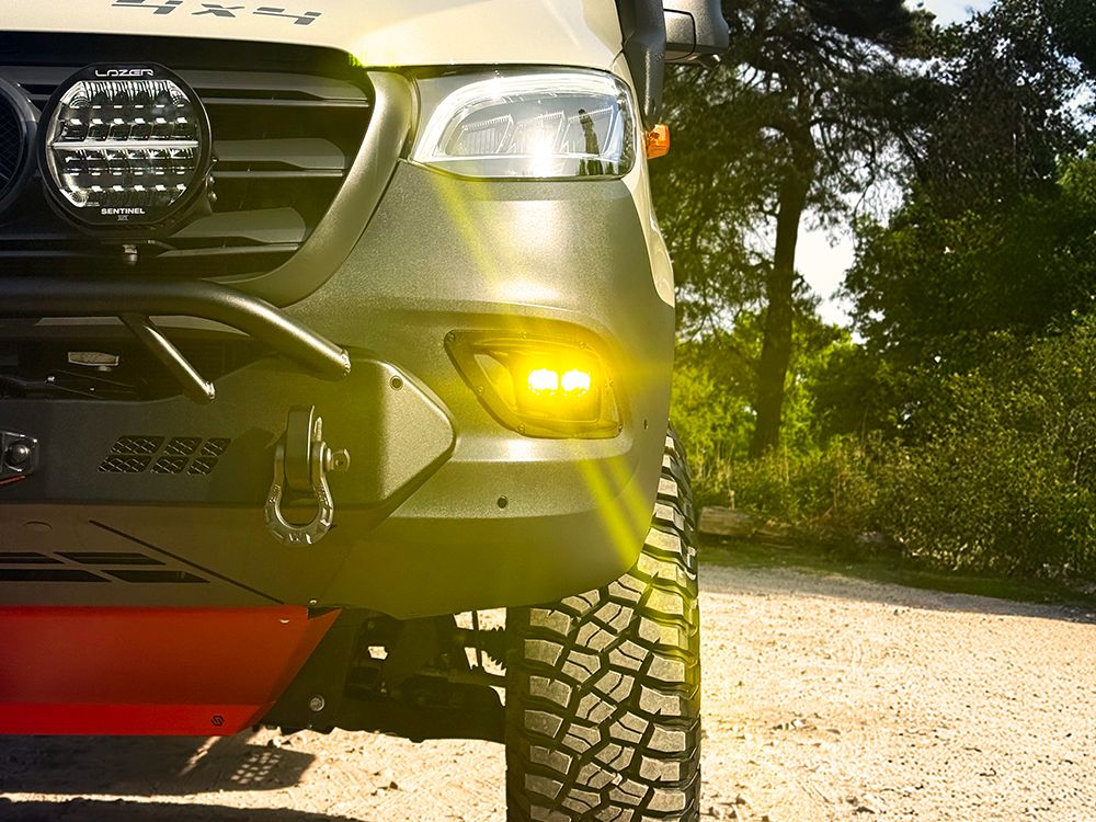 LED dolge luči LAZER Kit – Mercedes Benz Sprinter Carbon-2 (z dodatno rumeno osvetlitvijo) (2018-) - slika 6
