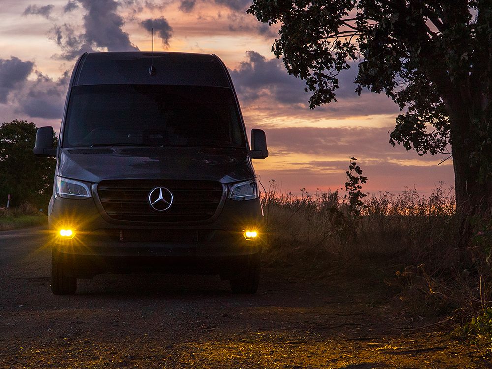 LED dolge luči LAZER Kit – Mercedes Benz Sprinter Carbon-2 (z dodatno rumeno osvetlitvijo) (2018-) - slika 2