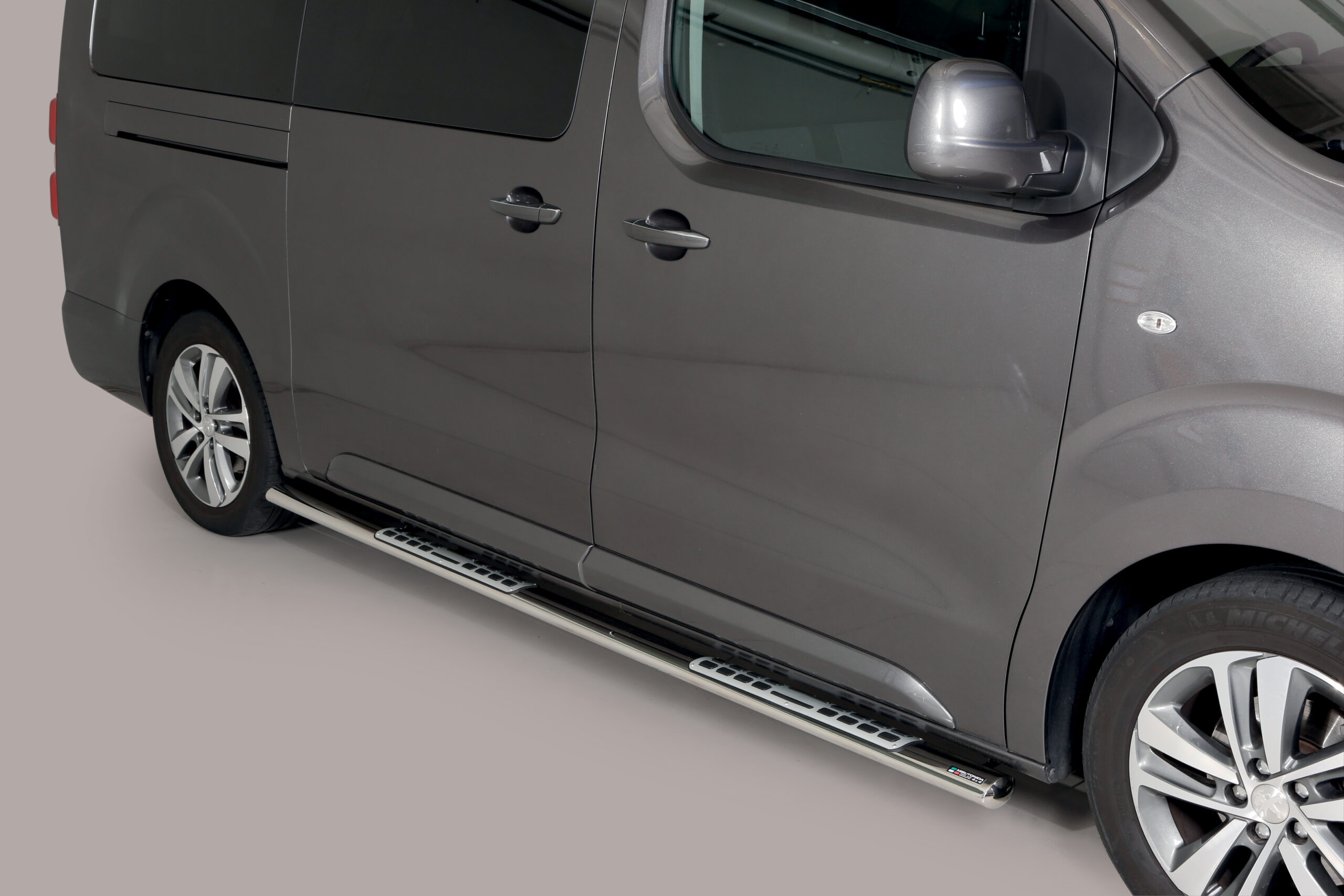 Citroen_Spacetourer_ovalne_stopnice EU INOX ovalne stopnice s pohodno gumo – Citroen Spacetourer (2016-) - slika 1